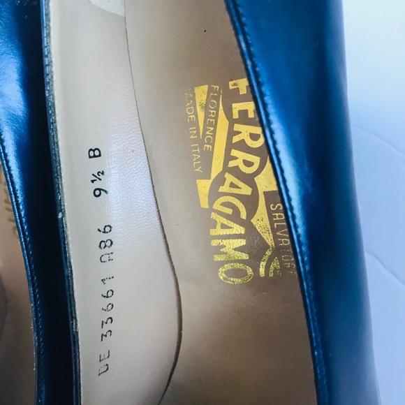 Salvatore Ferragamos purple pumps - Picture 8 of 8